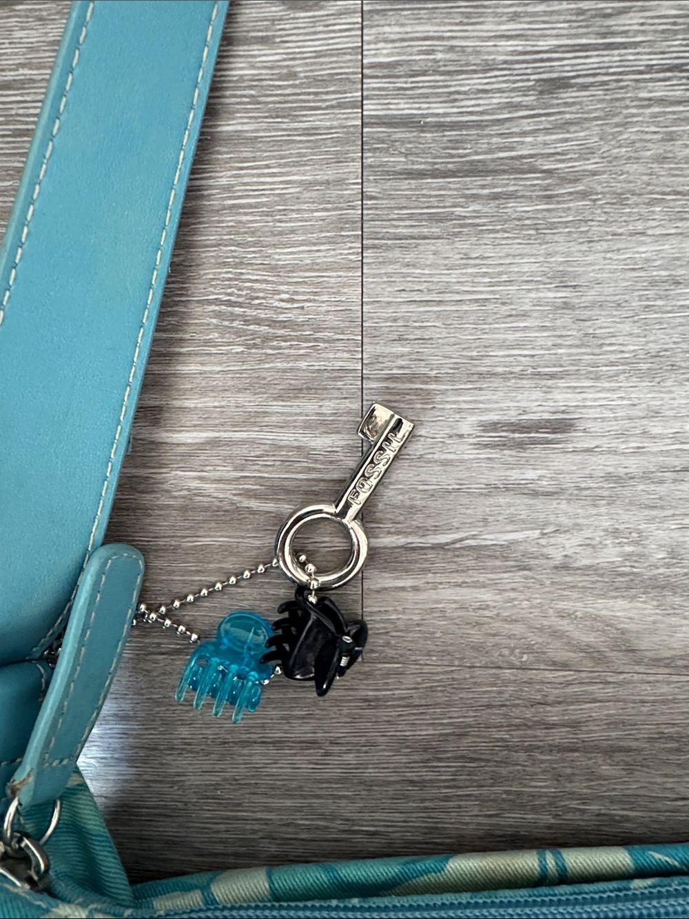 Fossil Teal Rose-Print Shoulder Bag with Silver Hardware and Charms - Picture 4 of 12